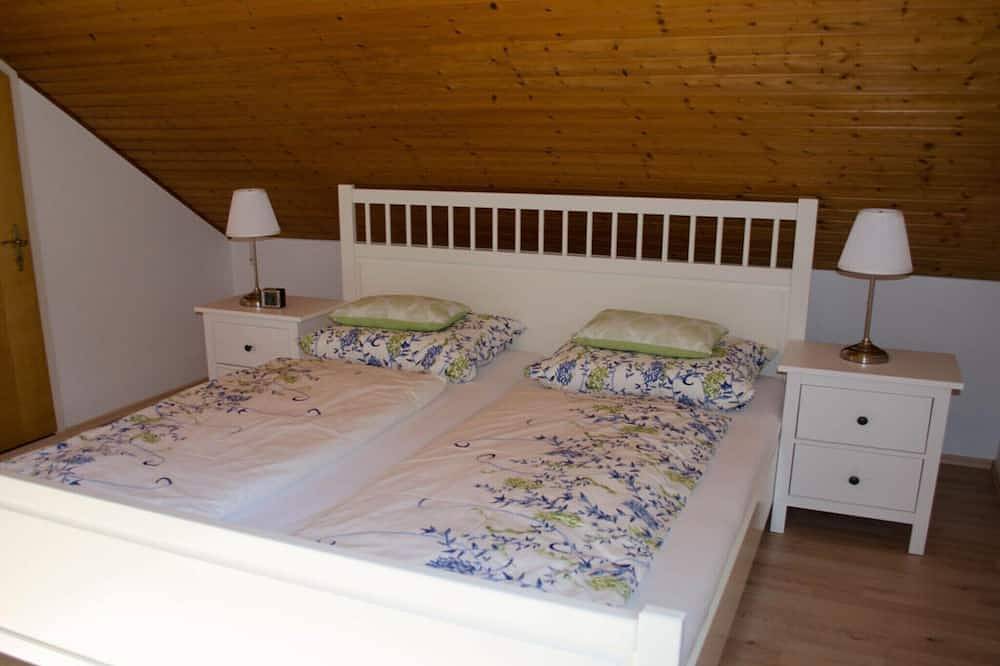 Ferienhaus am Wald mit Pool für 6 Von Belvilla in Silz (Pfalz), Trifelsland