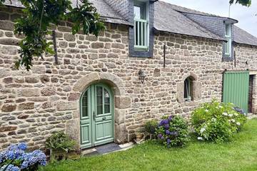 Gîte pour 8 personnes, avec terrasse et jardin à Le Croisty