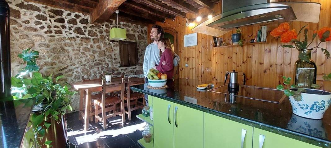Casa rural para 4 personas, con vistas y jardín, Se admiten mascotas en Baños de Montemayor