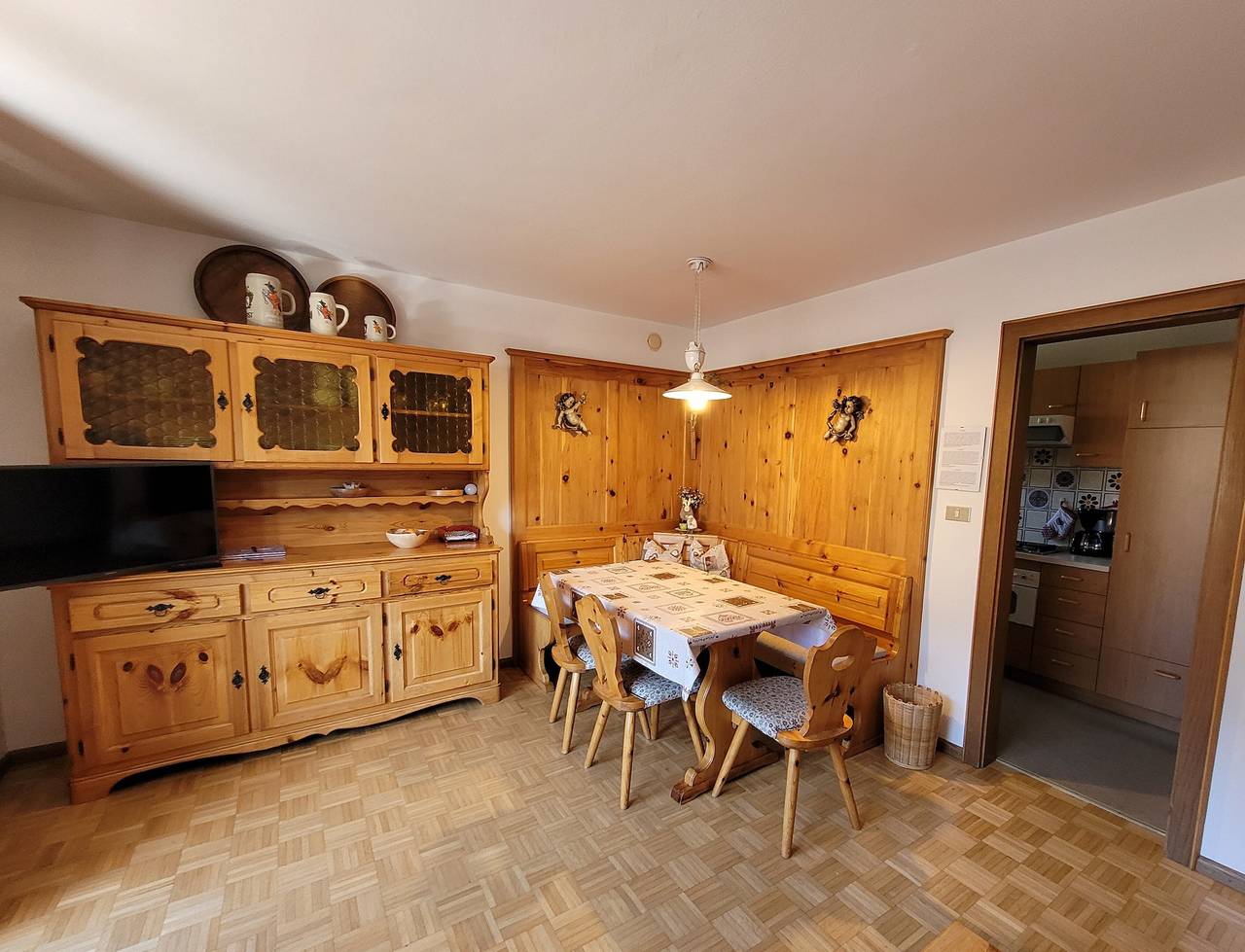 Entire apartment, Apartment "Casa Rustica Seceda" Near the Ski Lift with Mountain View, Wi-Fi, Balcony & Garden in Ortisei, Dolomiti Superski