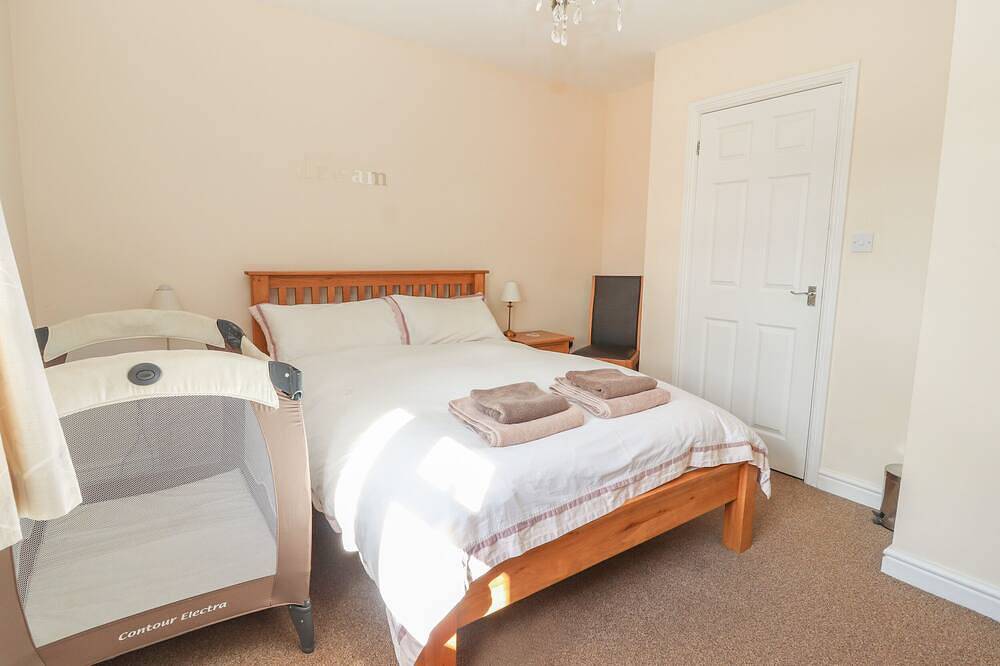 2 Organsdale Cottages, pet friendly, with open fire in Kelsall in Delamere, Cheshire West and Chester