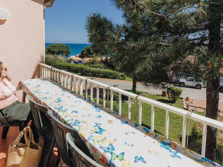 Apartamento de vacaciones para 6 personas, con terraza y vistas además de piscina para niños y jardín - 1