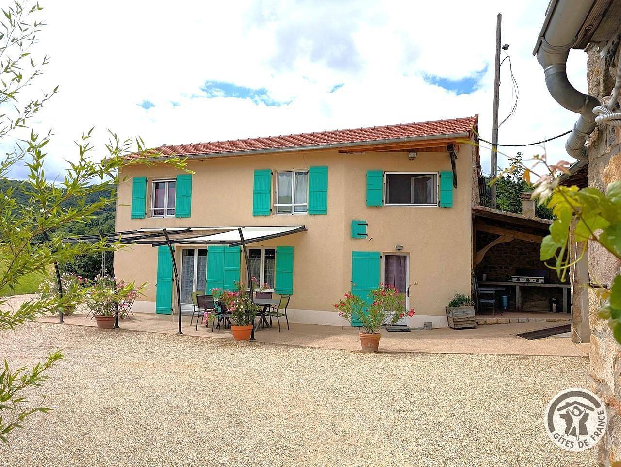 Gîte für 6 Personen mit Pool in Cenves, Villefranche-sur-Saône und Umgebung