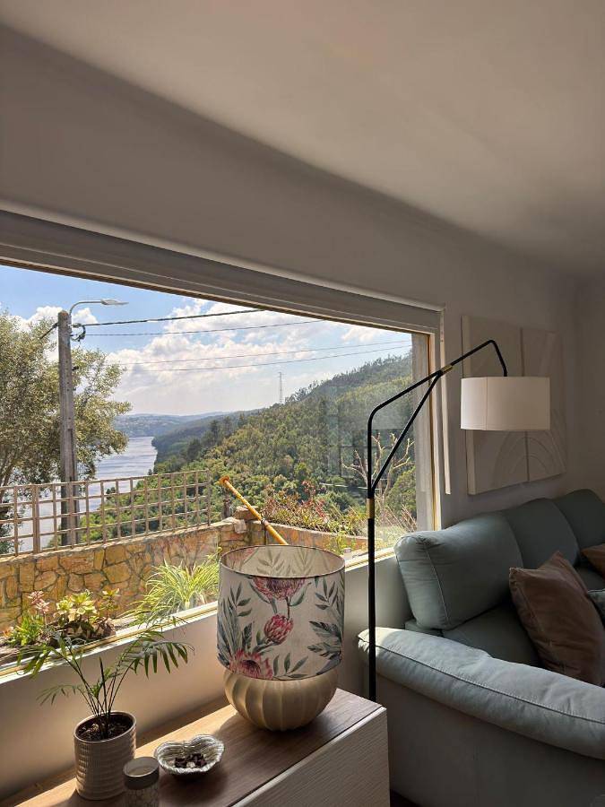 Casa de férias para 11 pessoas, com vista e piscina e ainda jardim and terraço, adaptado a crianças em Melres