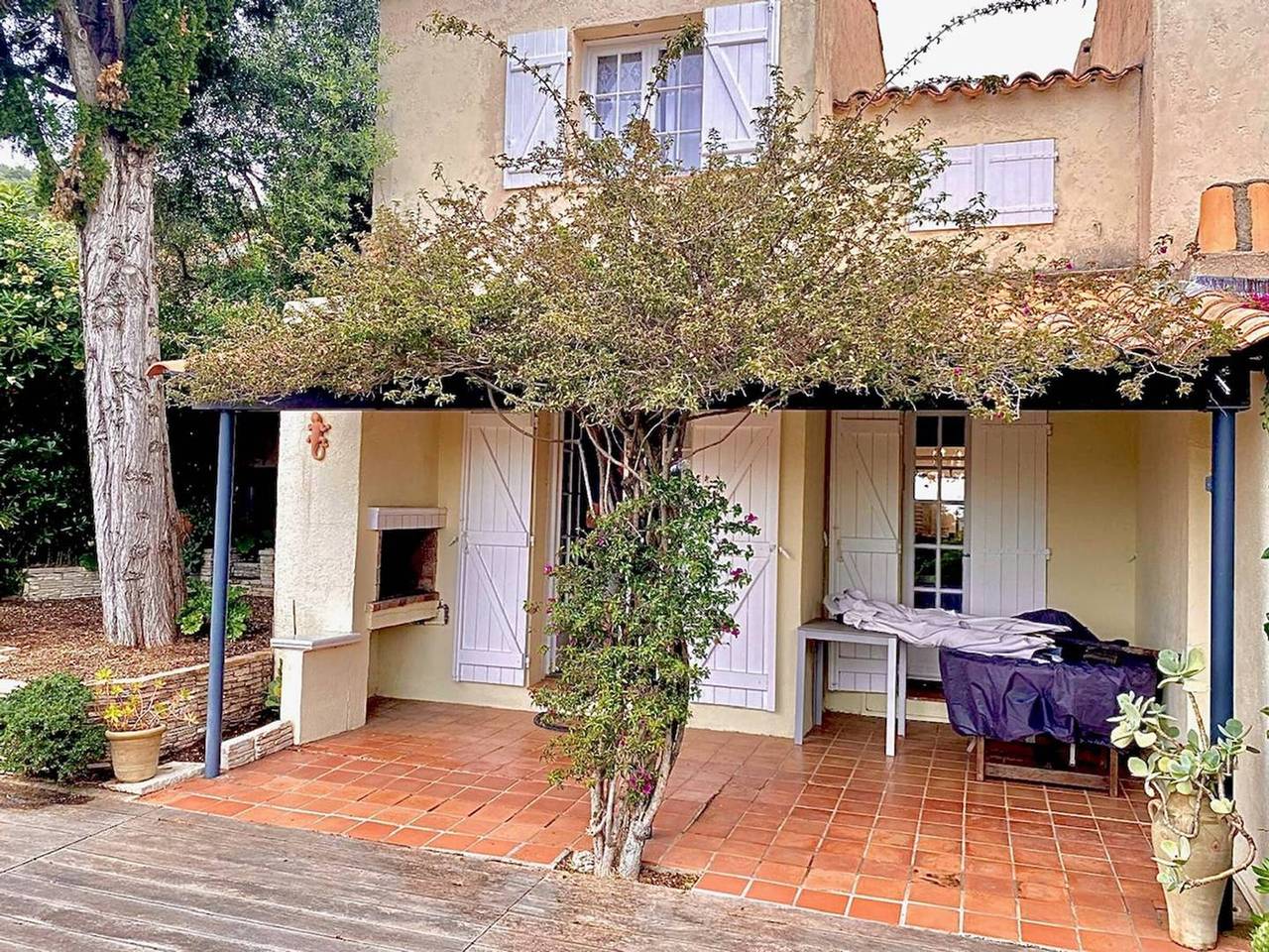 Mas mit 2 Schlafzimmern, Terrasse und privatem Garten in La Croix-Valmer, Draguignan Region