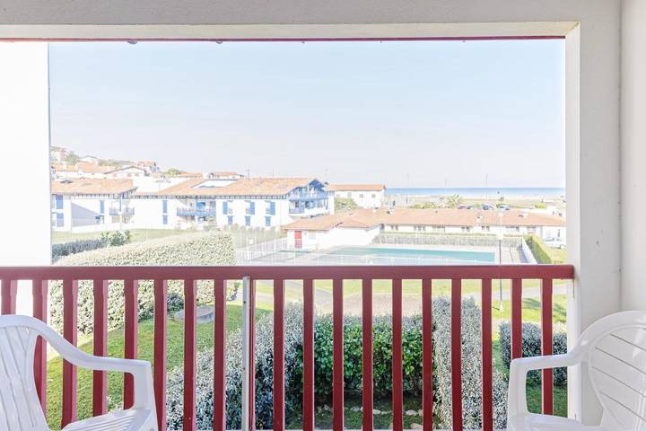 Gîte pour 4 personnes, avec piscine ainsi que balcon et bassin pour enfant dans Plage de l'Uhabia
