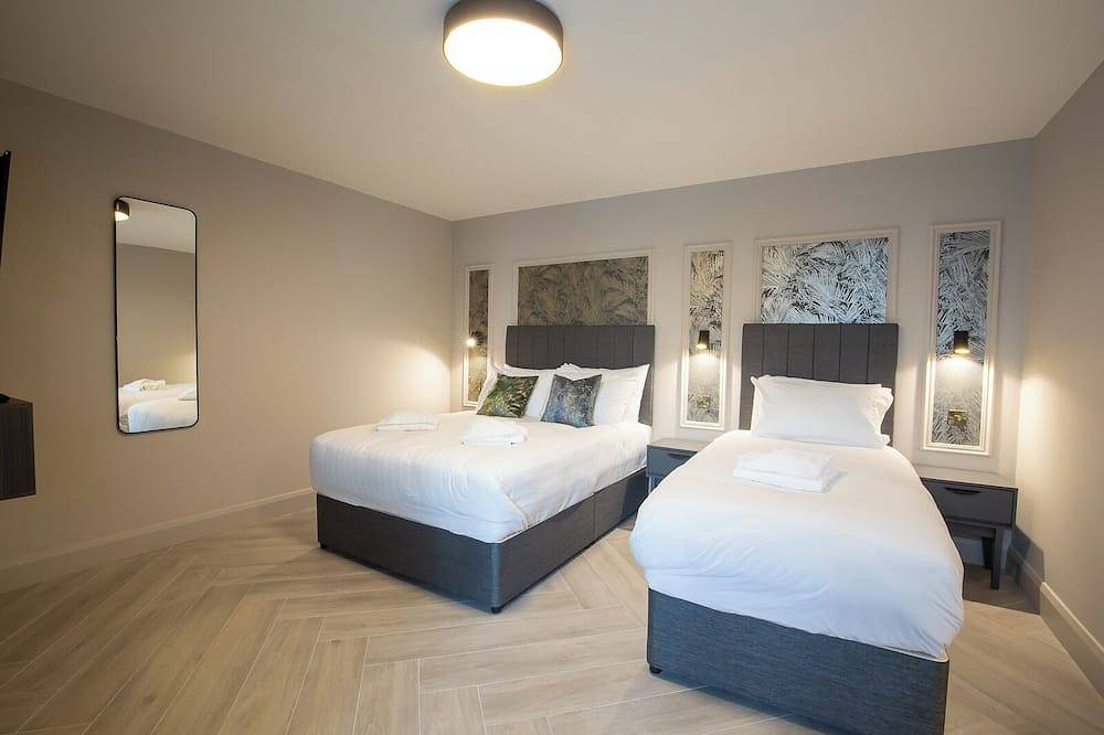 Luxury Large bedroom in the heart of Galway City in Eyre Square, Galway