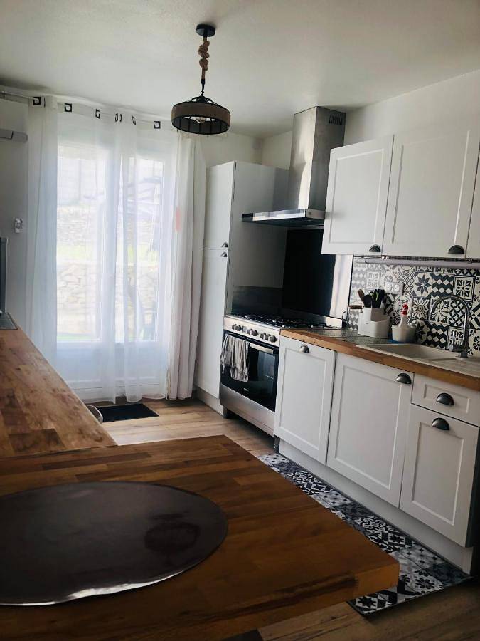 Gîte pour 6 personnes, avec piscine et jardin à Aujargues