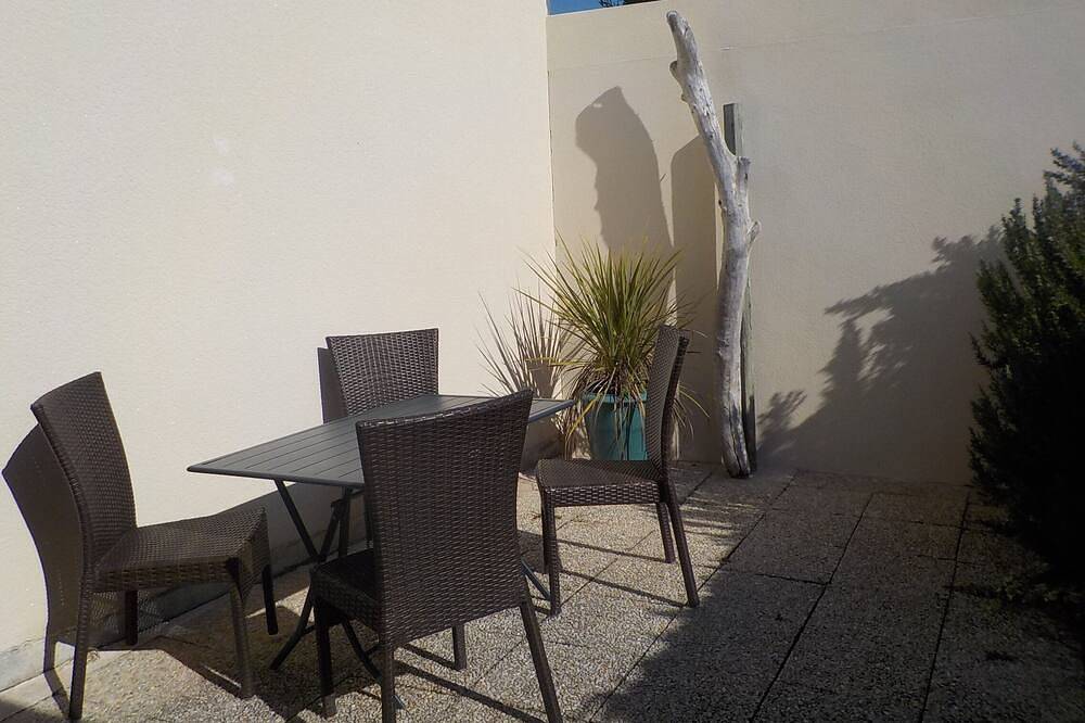 Entire apartment, Charming T2 house in a quiet condominium near the beaches. in Vaux-sur-Mer, Côte de Beauté