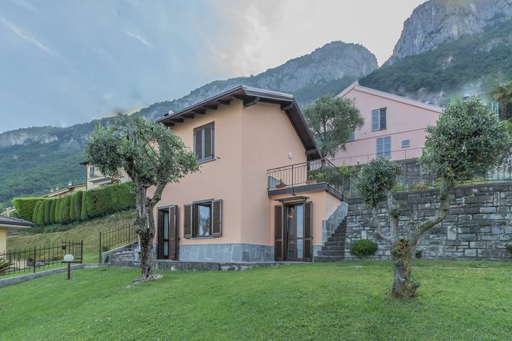 Varenna La Bomboniera in Commune de Varenna, Alpes bergamasques occidentaux