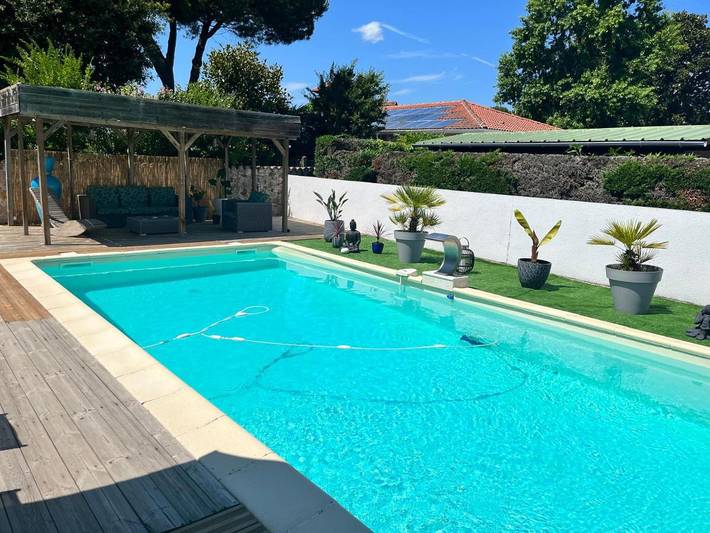 Location de vacances pour 6 personnes, avec terrasse ainsi que vue et piscine à Pontonx-sur-l'Adour - 3