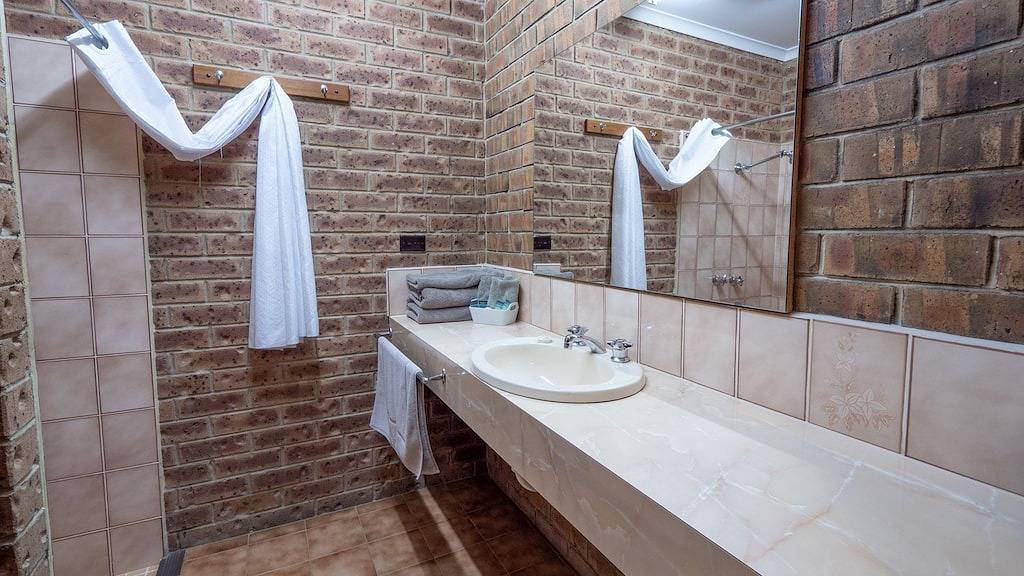 Eildon Parkview Motor Inn. Room 9 in Eildon, Shire of Murrindindi