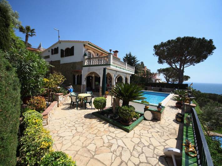 Location de vacances pour 6 personnes, avec jardin ainsi que piscine et vue sur l’océan à Canyelles - 3
