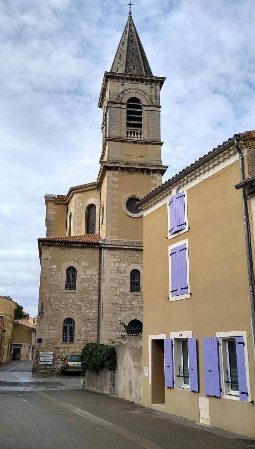 Appartement de vacances entier, Double Room with Private Bathroom in Pierrelatte, Région de nyons