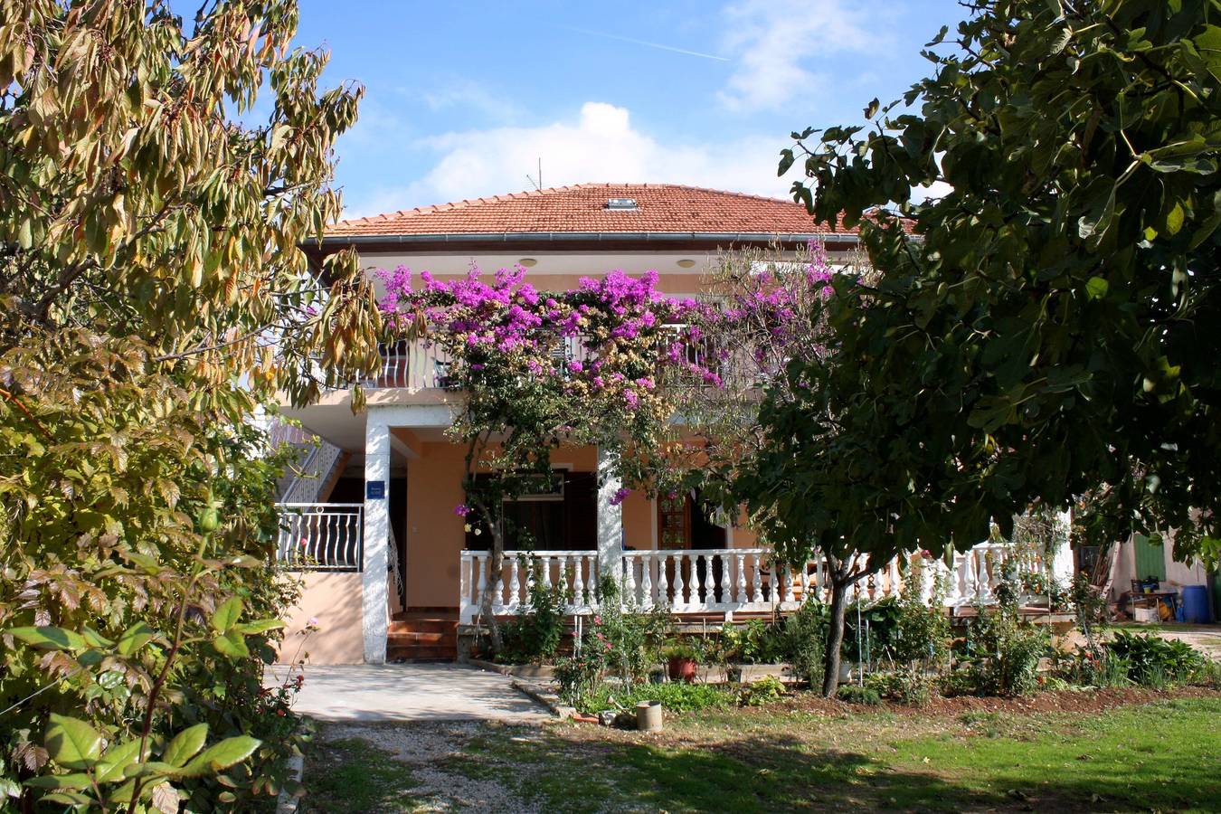 Ganze Wohnung, 2-Zimmer-Ferienwohnung am Strand Bibinje, Zadar A-5865-b in Bibinje, Zadar