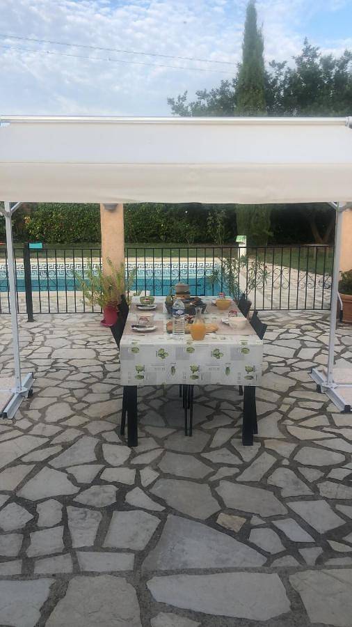 Location de vacances pour 4 personnes, avec piscine ainsi que vue et jardin à Passa - 2