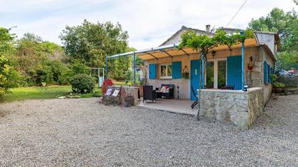 Gîte pour 2 personnes, avec piscine ainsi que terrasse et jardin à Lambesc