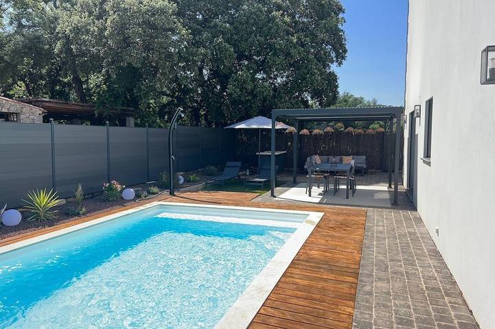 Villa pour 6 personnes, avec jacuzzi ainsi que jardin et balcon - 1