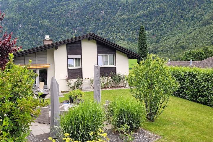 Ferienhaus für 2 Personen, mit Garten in Glarus Süd