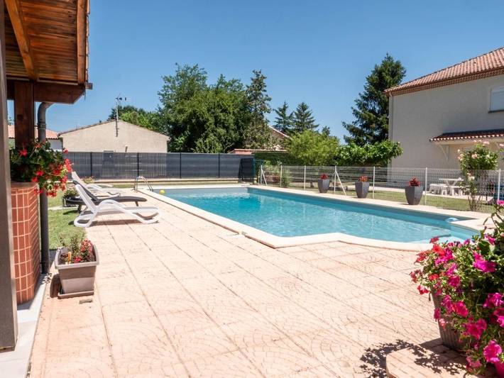 Location de vacances pour 6 personnes, avec terrasse ainsi que vue et piscine, animaux acceptés à Lescure-d'Albigeois - 3