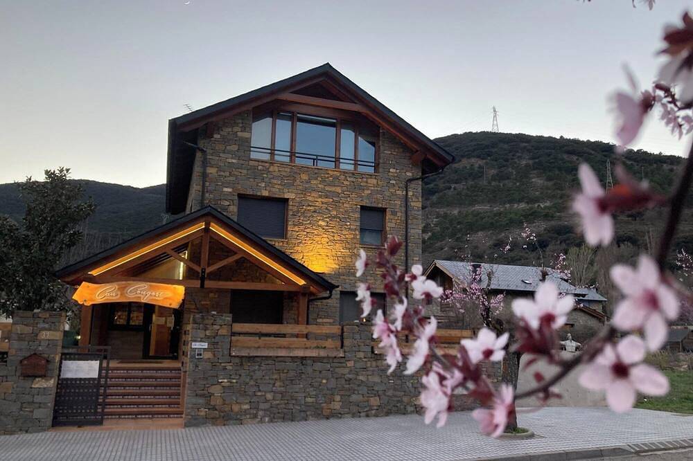 Can Congost casa típica del pirineo catalán de 240m con 5 habitaciones y 5 baños in Sort , Pirineo Catalan