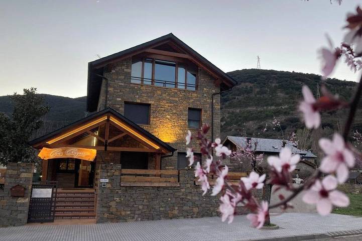 Holiday rental for 16 people, with garden in Sort