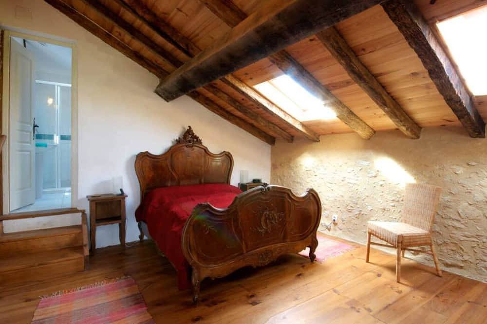 Ferme française avec piscine et vue sur les Pyrénées in Aurignac, Haute-Garonne