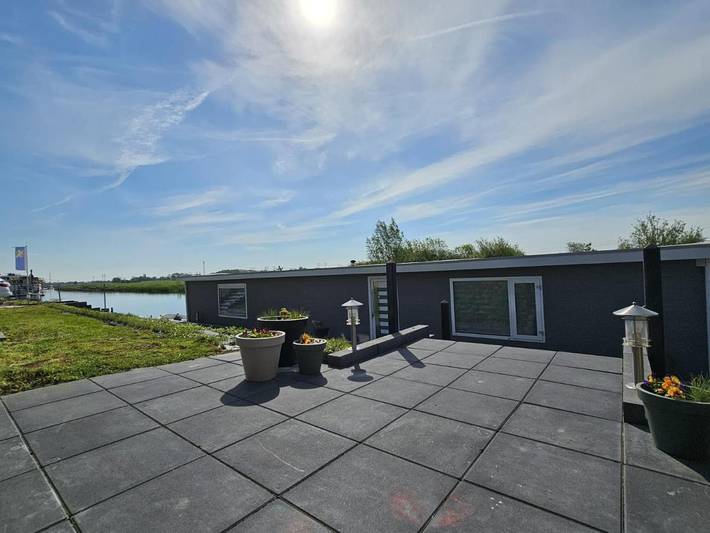 Bateau pour 4 personnes, avec terrasse et vue à Leeuwarden - 2