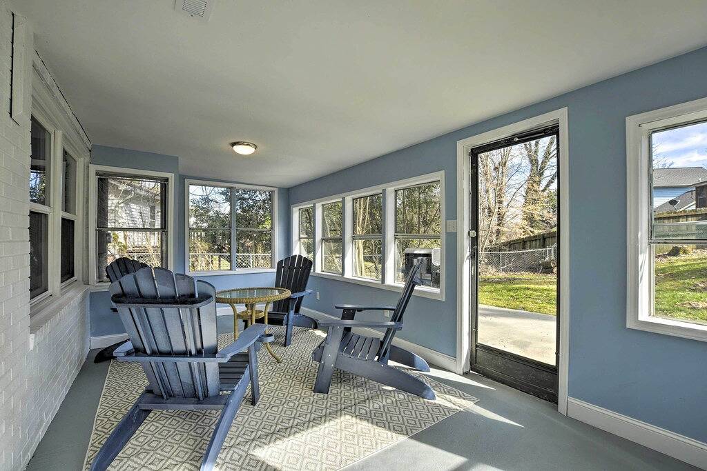 Sunny Family Home, 3 Mi to High Point Market! in High Point, Guilford County