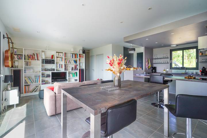 Location de vacances pour 6 personnes, avec terrasse ainsi que jardin et piscine à Vers - 2