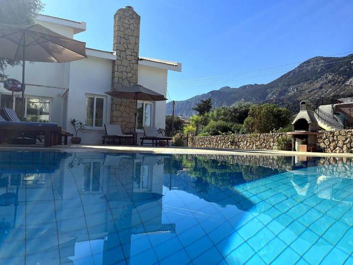 Villa for 6 people, with view and pool as well as garden, with pets - 1