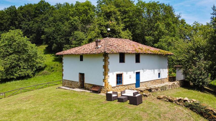 Apartamento para 8 personas, con Terraza además de Jardín y Vistas en Piloña