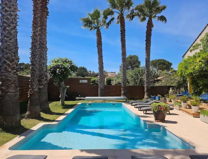 Location de vacances pour 8 personnes, avec piscine ainsi que jardin et terrasse, animaux acceptés à Lespignan