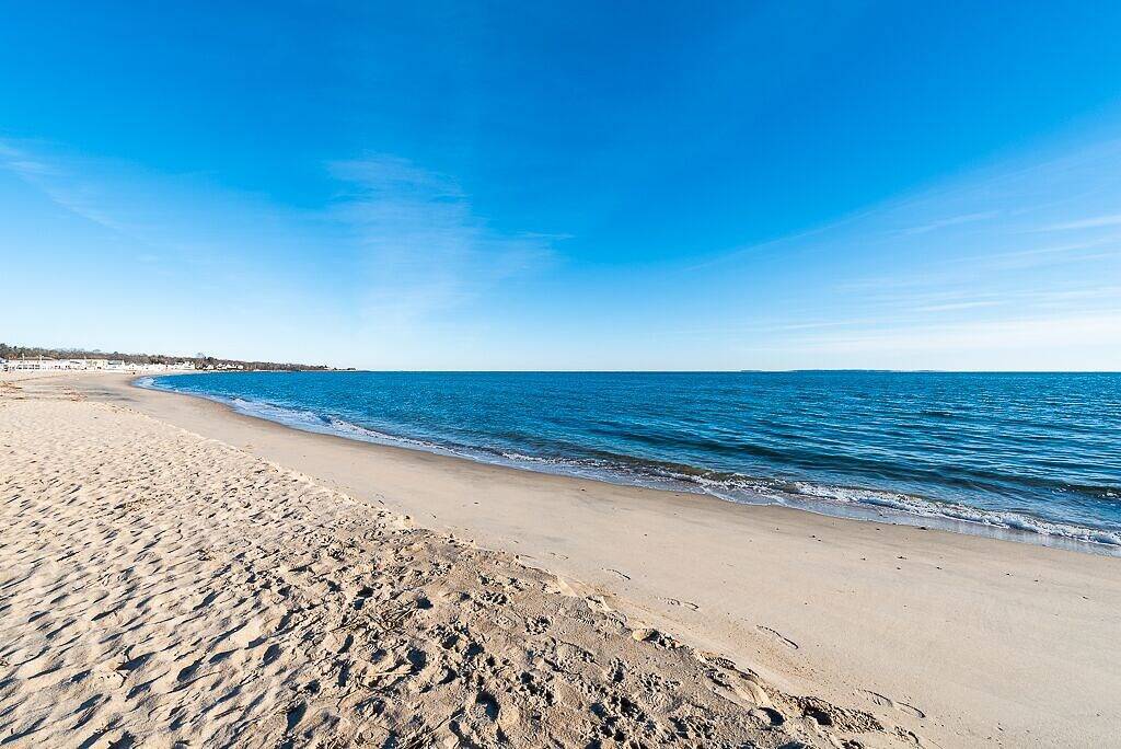 Be Happy Beach House is a five minute walk from Hawk's Nest Beach! in Old Lyme, Connecticut