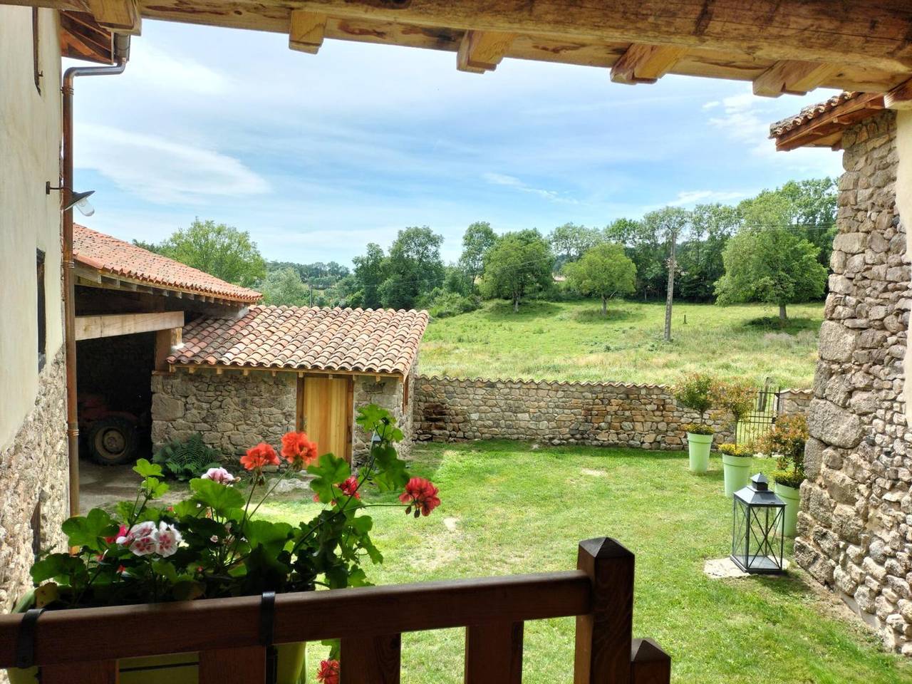 Gîte de charme rénové 3 épis, 2 chambres en pleine nature in Palogneux, Montbrison
