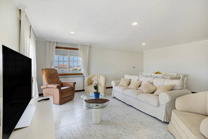 Holiday Home 'Casa Dona Lola' with Sea View, Private Pool and Wi-Fi in Moledo, Viana do Castelo District