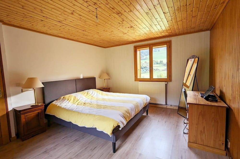 Family chalet, 10 pers (8 adults), Grand Bornand and La Clusaz in Glières-Val-de-Borne, Region Bonneville