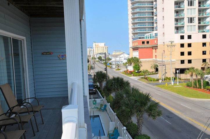 Villa for 18 people, with hot tub and balcony as well as pool in North Myrtle Beach