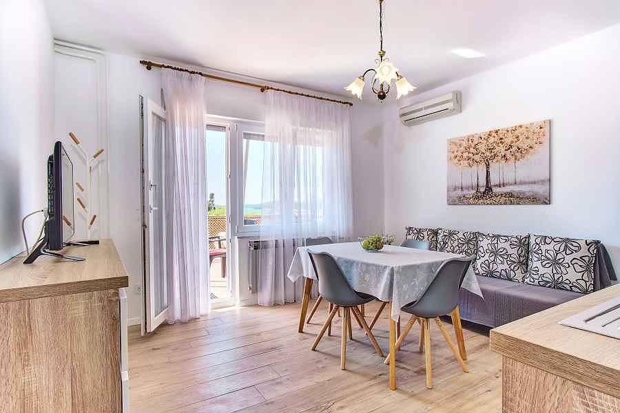 Geheel vakantieappartement, Vakantiewoning met terras en zeezicht  in Mali Losinj, Lošinj