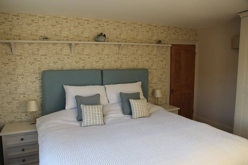 Morocco House, amazing views river Dart sleeps 6 amenities close, ferry, train in Kingswear, Devon