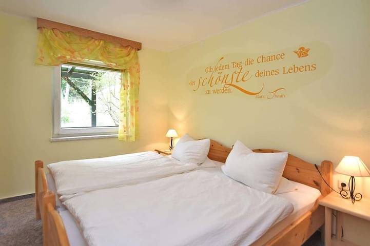 Ferienhaus für 2 Personen, mit Terrasse und Garten in Crottendorf - 3