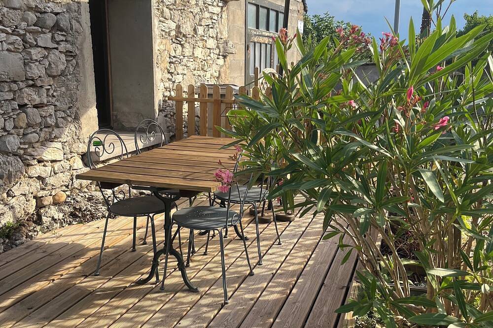 Ganze Wohnung, Apartment with terrace for 2 people Le nid du phénix 38 in the countryside in Arandon, Arandon-Passins