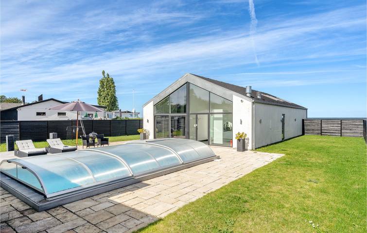 Ferienhaus für 8 Personen mit Pool in Strøby, Stevns und Umgebung