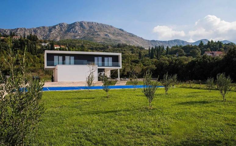 Villa for 12 people, with garden, child-friendly in Srebreno