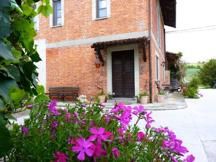 Agriturismo per 4 persone, con Giardino a La Morra