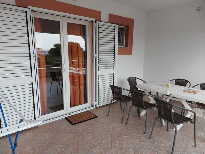 Ferienwohnung für 4 Personen, mit Garten in Pirovac