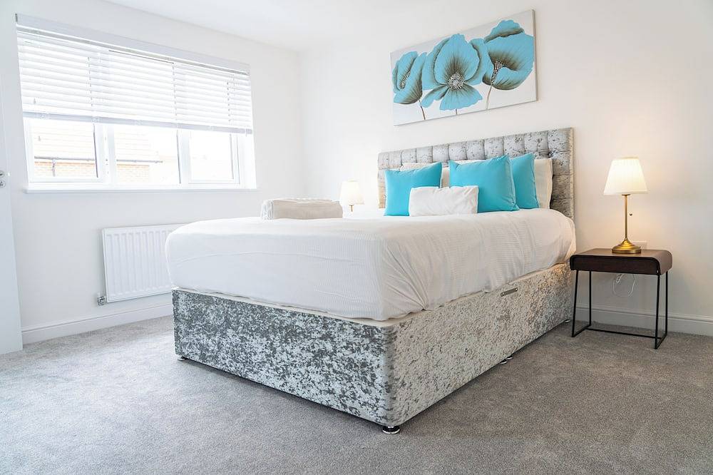 3 Bedroom, 3.5 Bathroom House, Goodwood, Chichester in Chichester, South Downs
