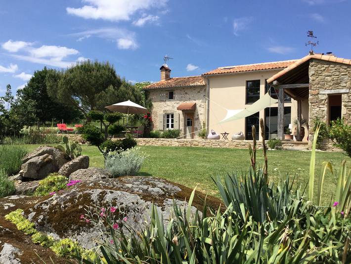 Chambre d’hôte pour 2 personnes, avec Jardin et Piscine à Chiché (Deux-Sèvres)