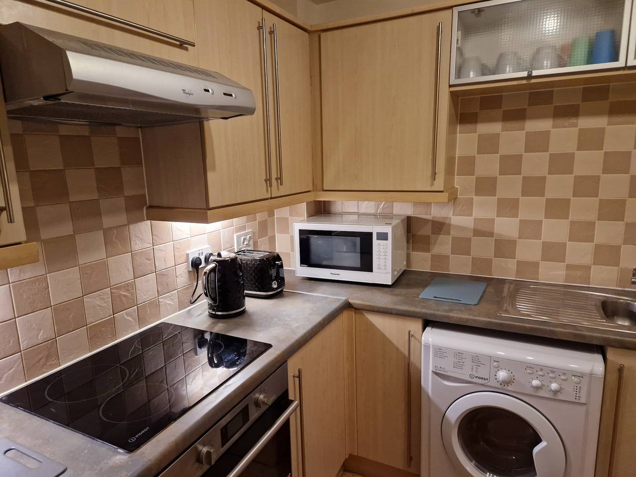 Entire holiday apartment, 2 Bed Flat - Sleeps 4 - Parking - Wifi in Southampton, South East England