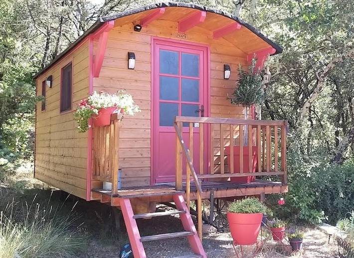 Location de vacances pour 2 personnes, avec Terrasse et Jardin ainsi que Piscine et Vue à Monteils (Gard)